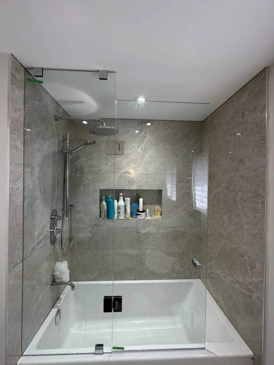 Another angle of the same finished bath-glass installation in Uxbridge and Scugog.
