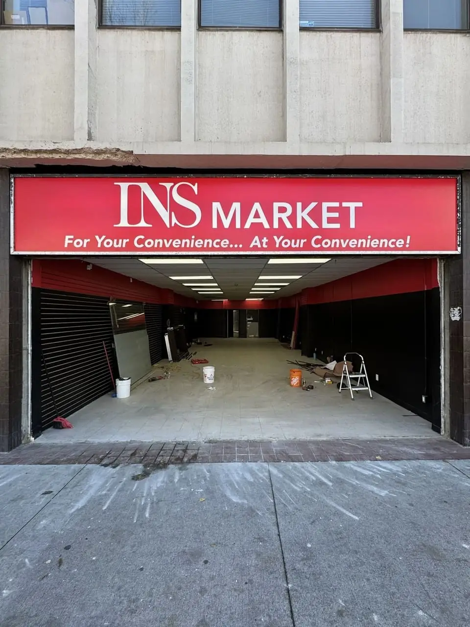 Old INS Market storefront on Weston Rd before replacement